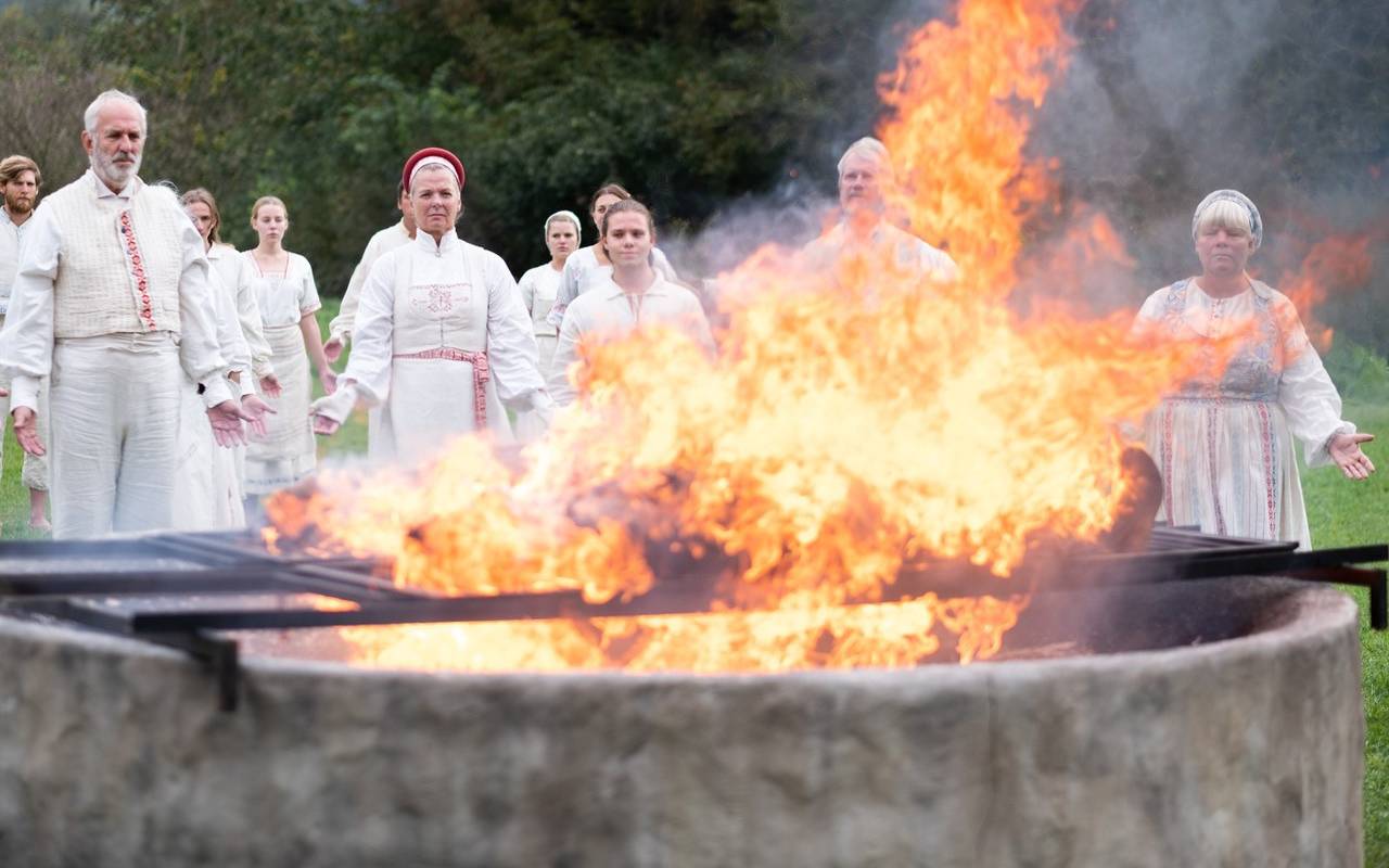 In diesem Dorf wird eine außergewöhnliche Sommersonnenwende gefeiert.