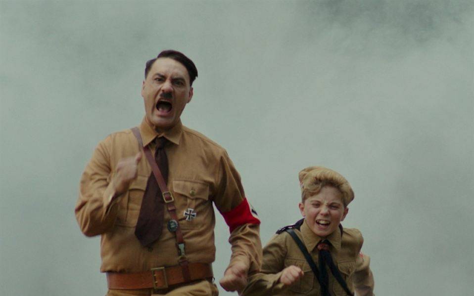 Jojo braucht die Hilfe von Adolf.