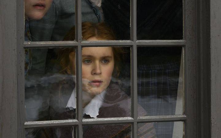 DIe vier Schwestern in ihrem Haus.