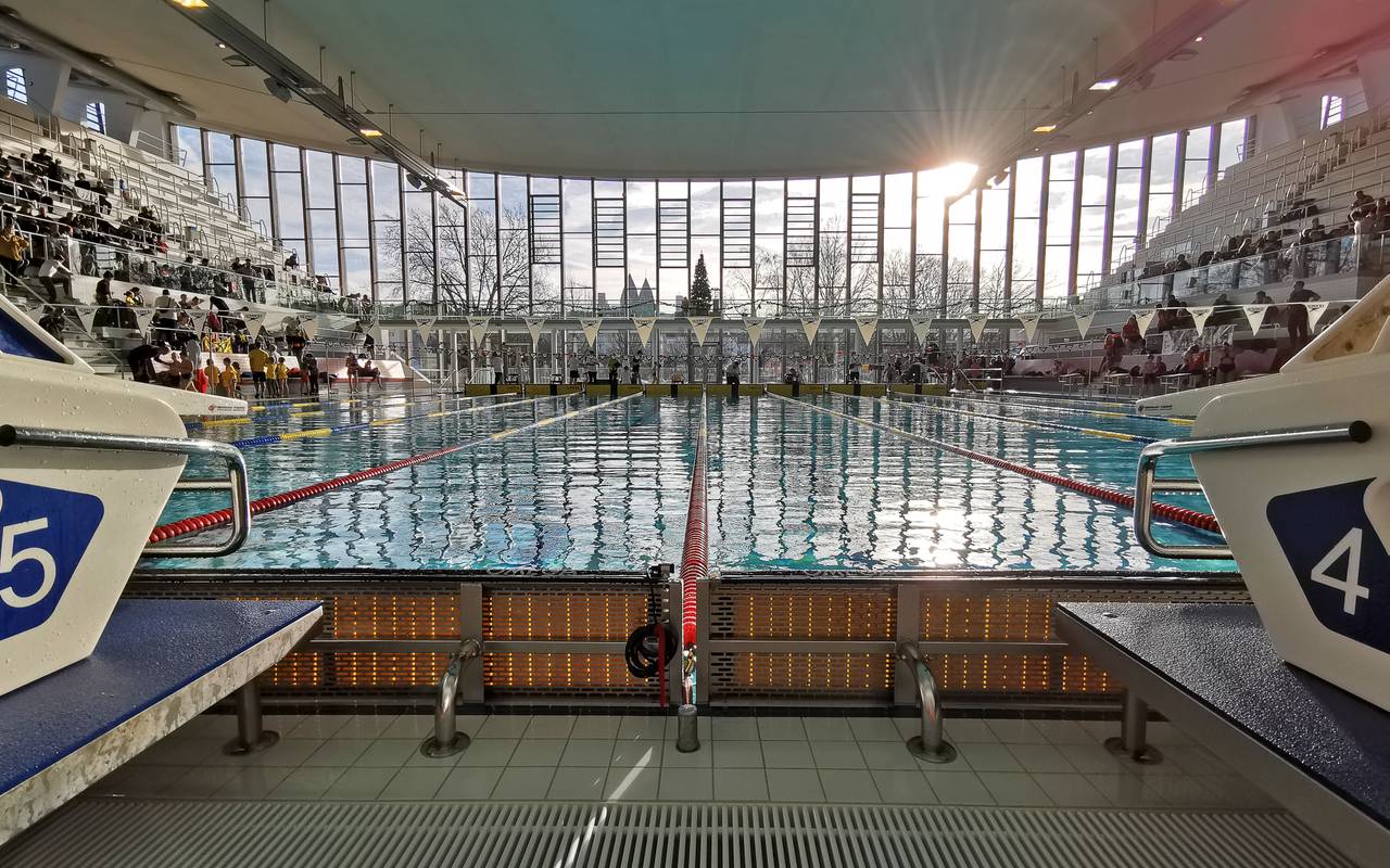 Florian Brauckmann: Schwimmoper