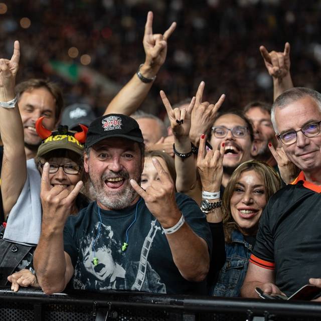 AC/DC Live in Düsseldorf 08.07.2025 Merkur Spielarena Fans