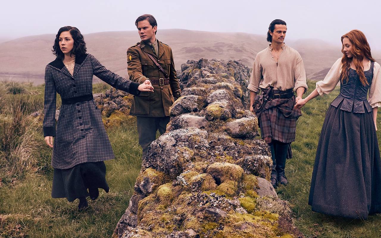 Die beiden Paare haben eine Beziehung zueinander. Auch wenn sie die Epoche trennt.