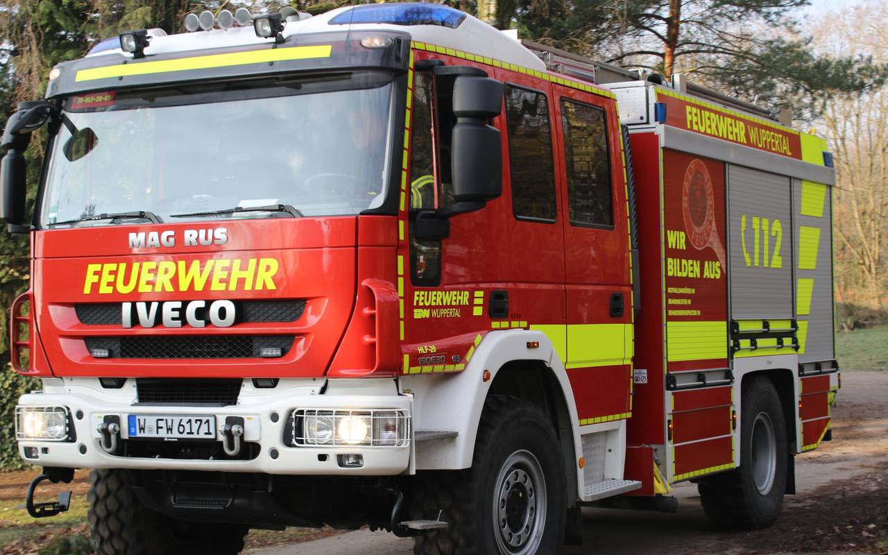 Feuerwehr Wuppertal Feuerwehrauto Löschfahrzeug