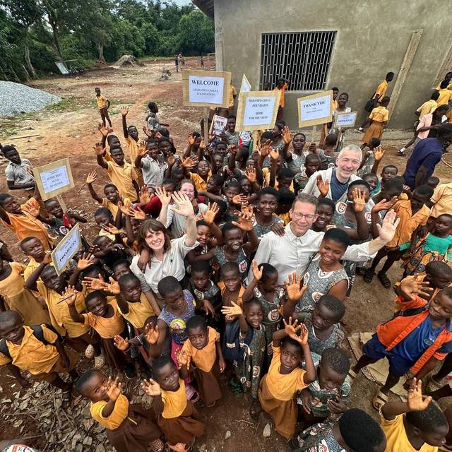 zu sehen ist eine Gruppe von Kindern in Ghana