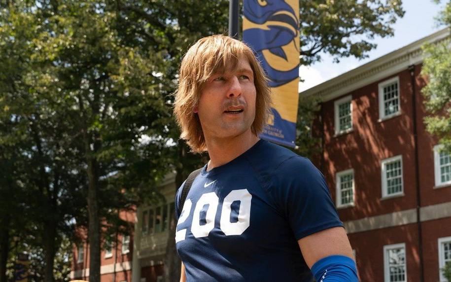 Chad Powers ist zurück.