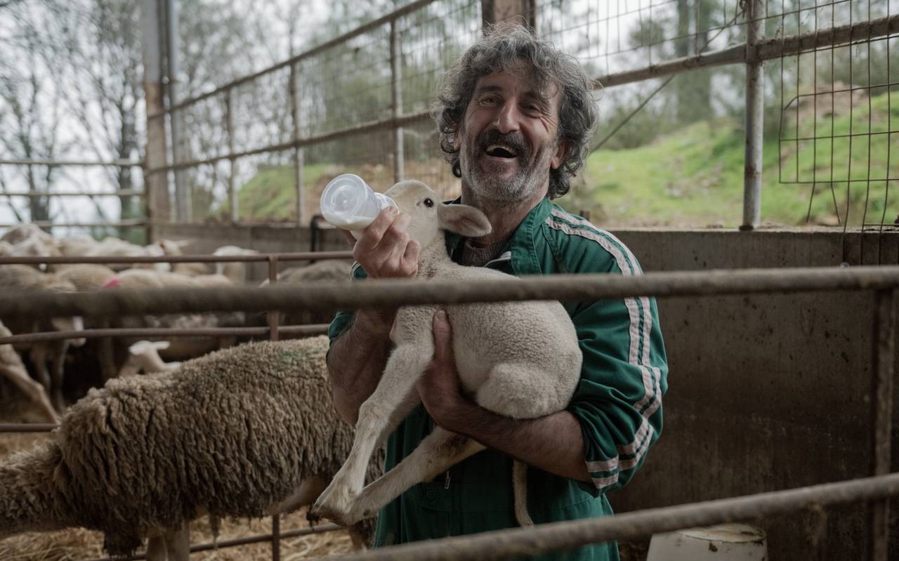 Antón liebt die Arbeit auf dem Land.