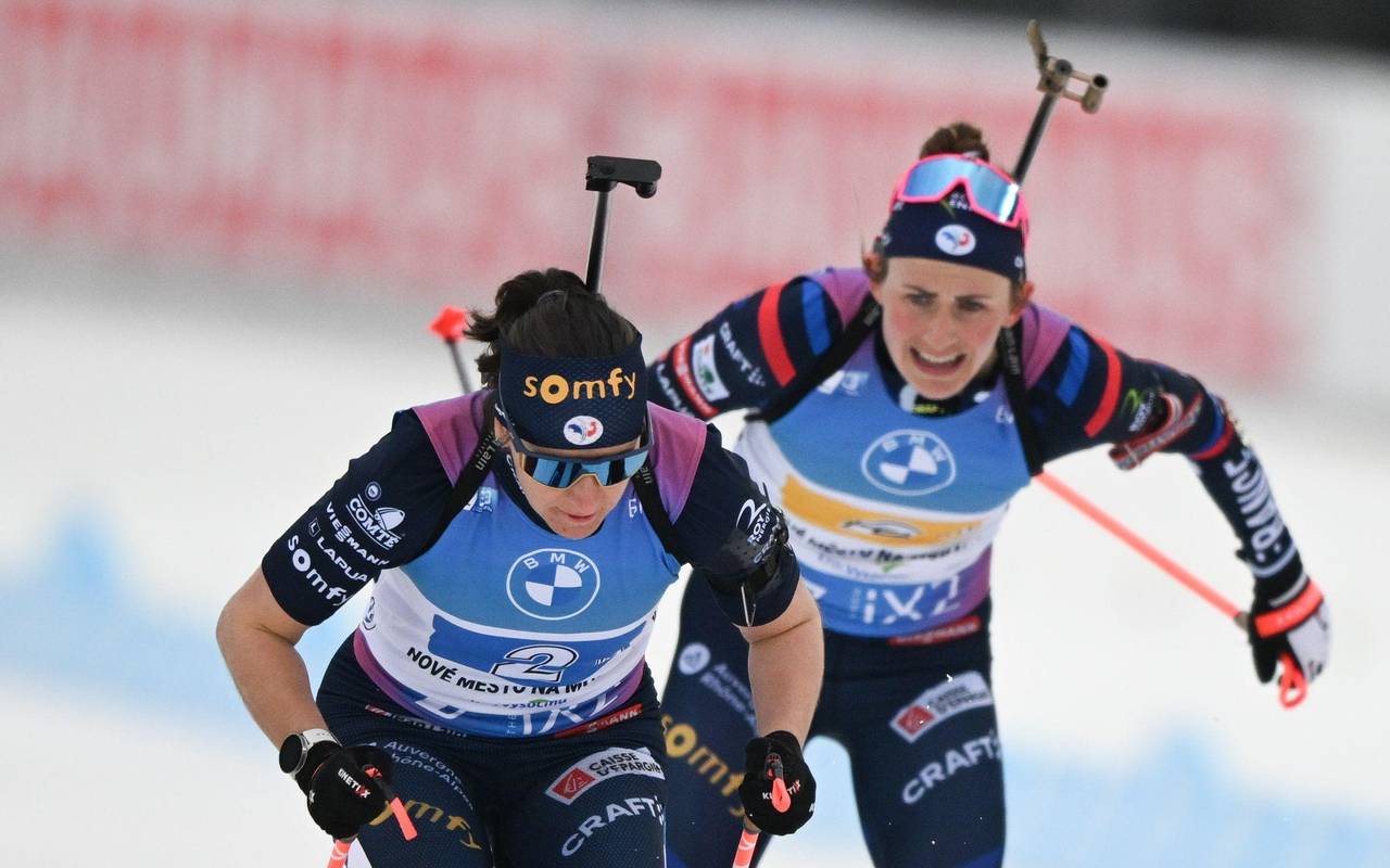 Julia Simon (l) und Justine Braisaz-Bouchet (r)