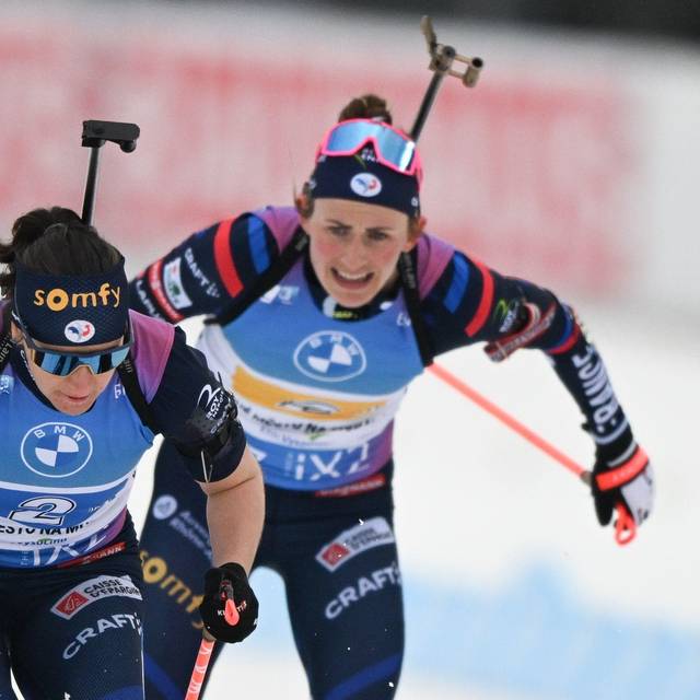 Julia Simon (l) und Justine Braisaz-Bouchet (r)