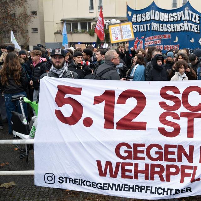 Bundesweiter Schulstreik gegen Wehrpflicht