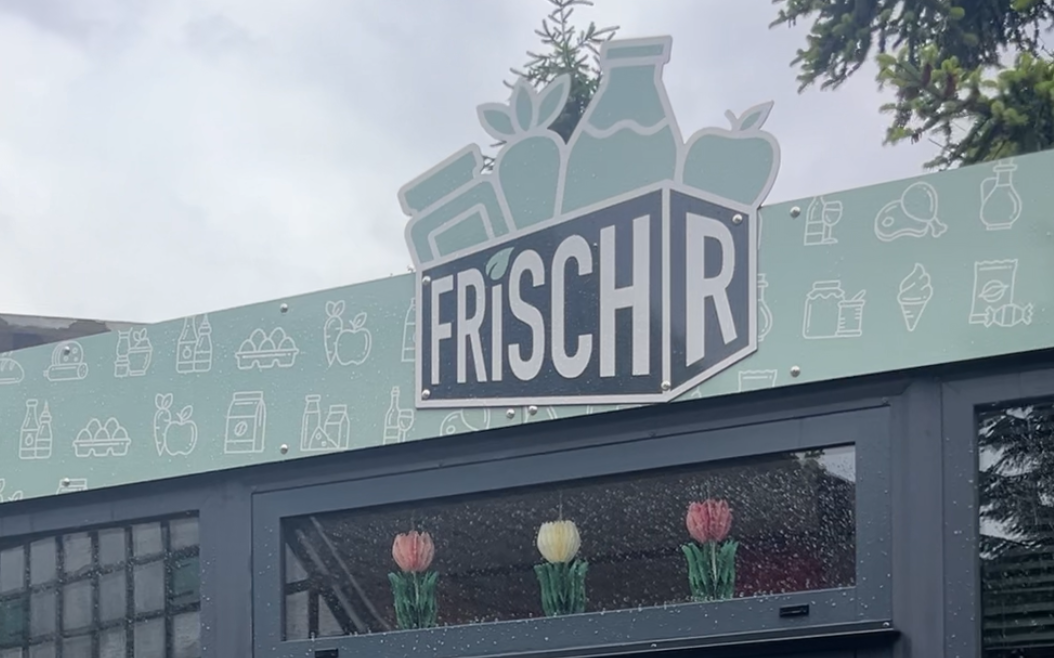 Das Schild vom Lebensmittelcontainer FrischR