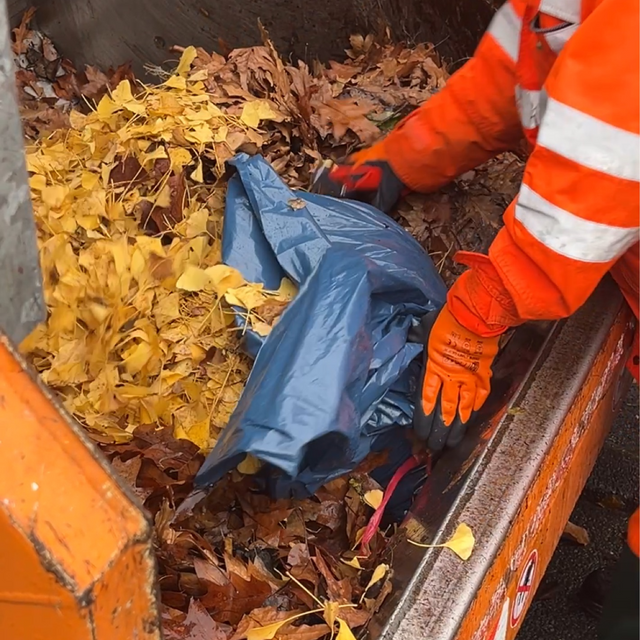 zu sehen ist Sperrmüllwagen