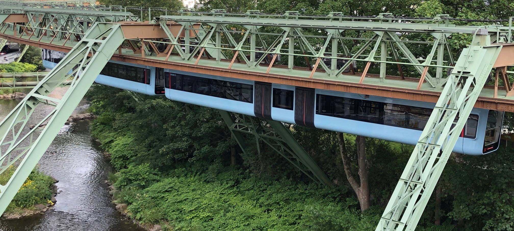 Kleine Panne bei Schwebebahn-Test