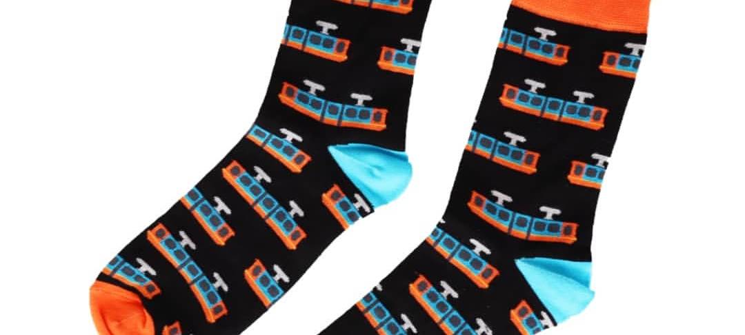 Socken mit Schwebebahnmotiv