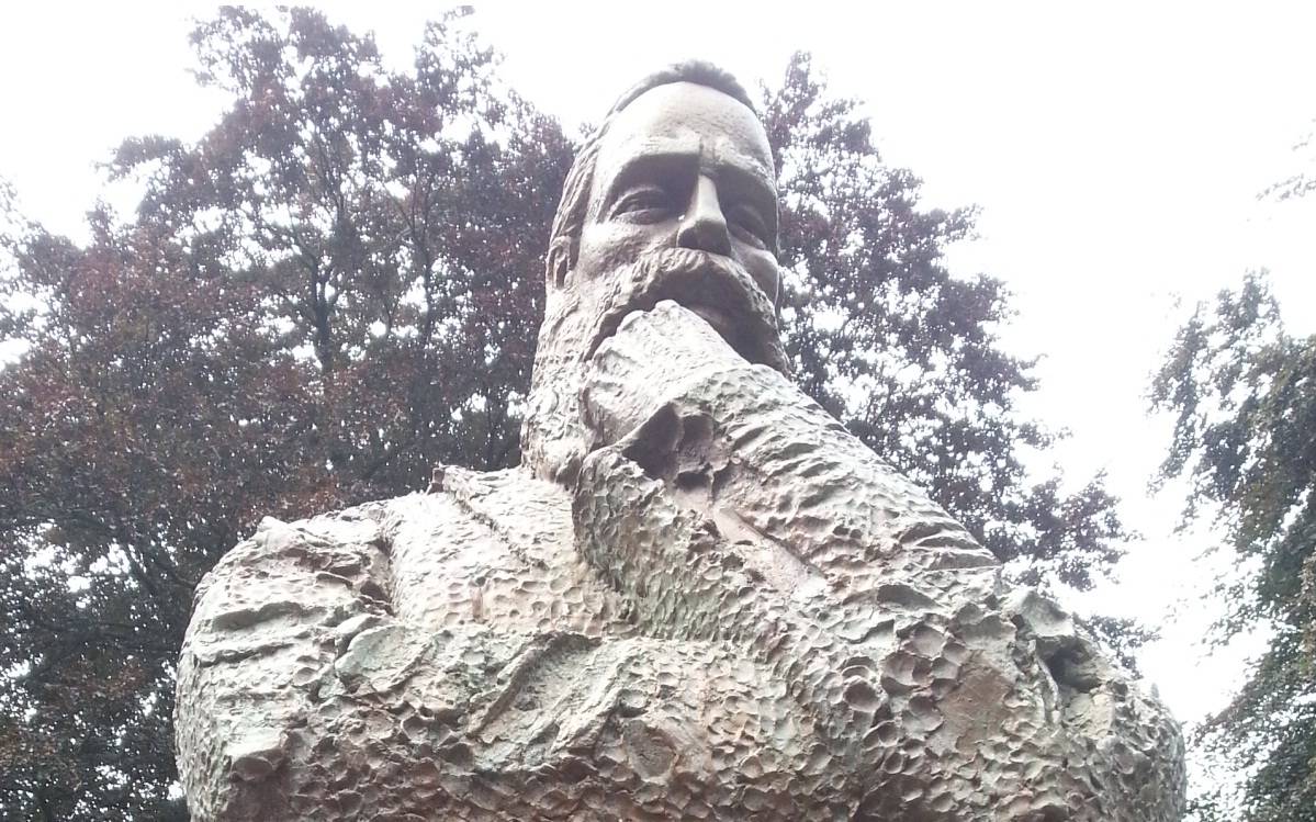Friedrich Engels Statue Engels-Statue im Engels-Garten in Barmen