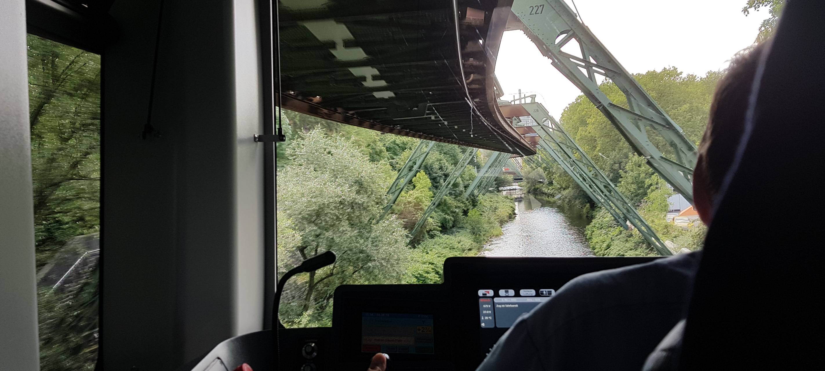 Schwebebahn von innen Fahrer Schwebebahnfahrer Bus Bahn ÖPNV Verkehr