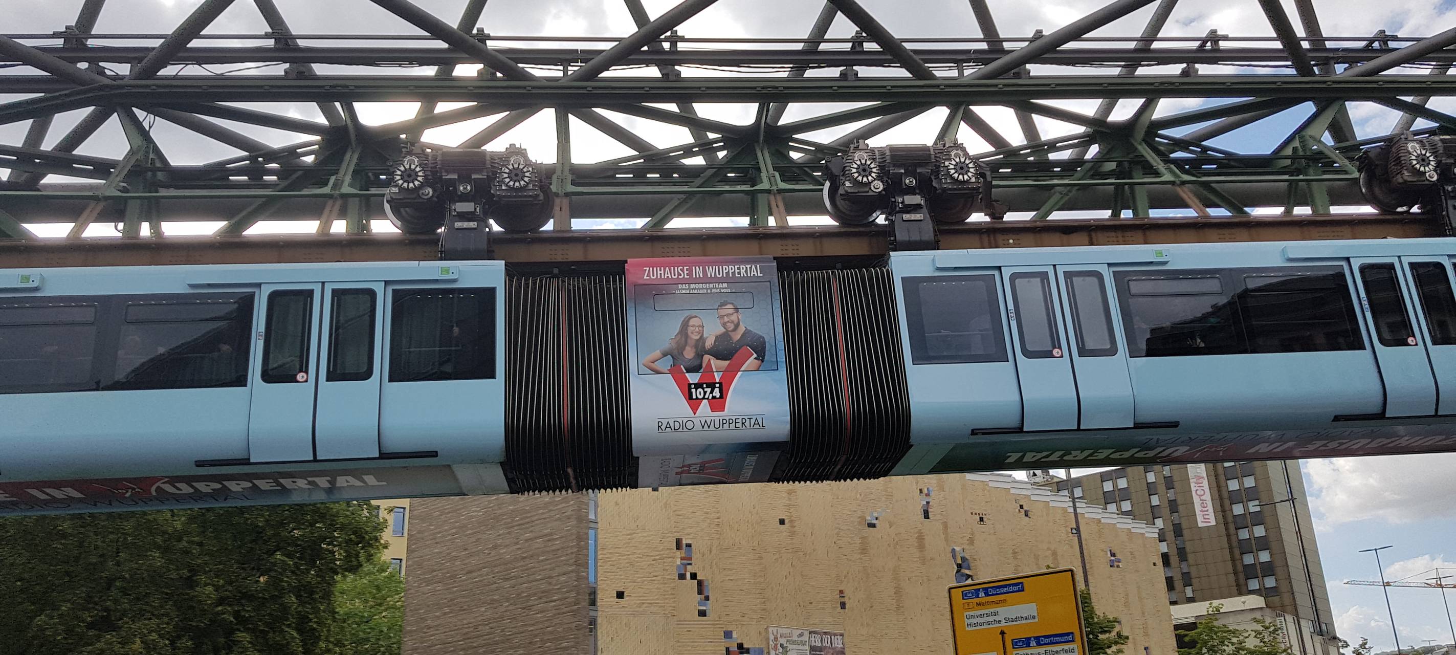 Schwebebahn fährt wieder - zu Testzwecken