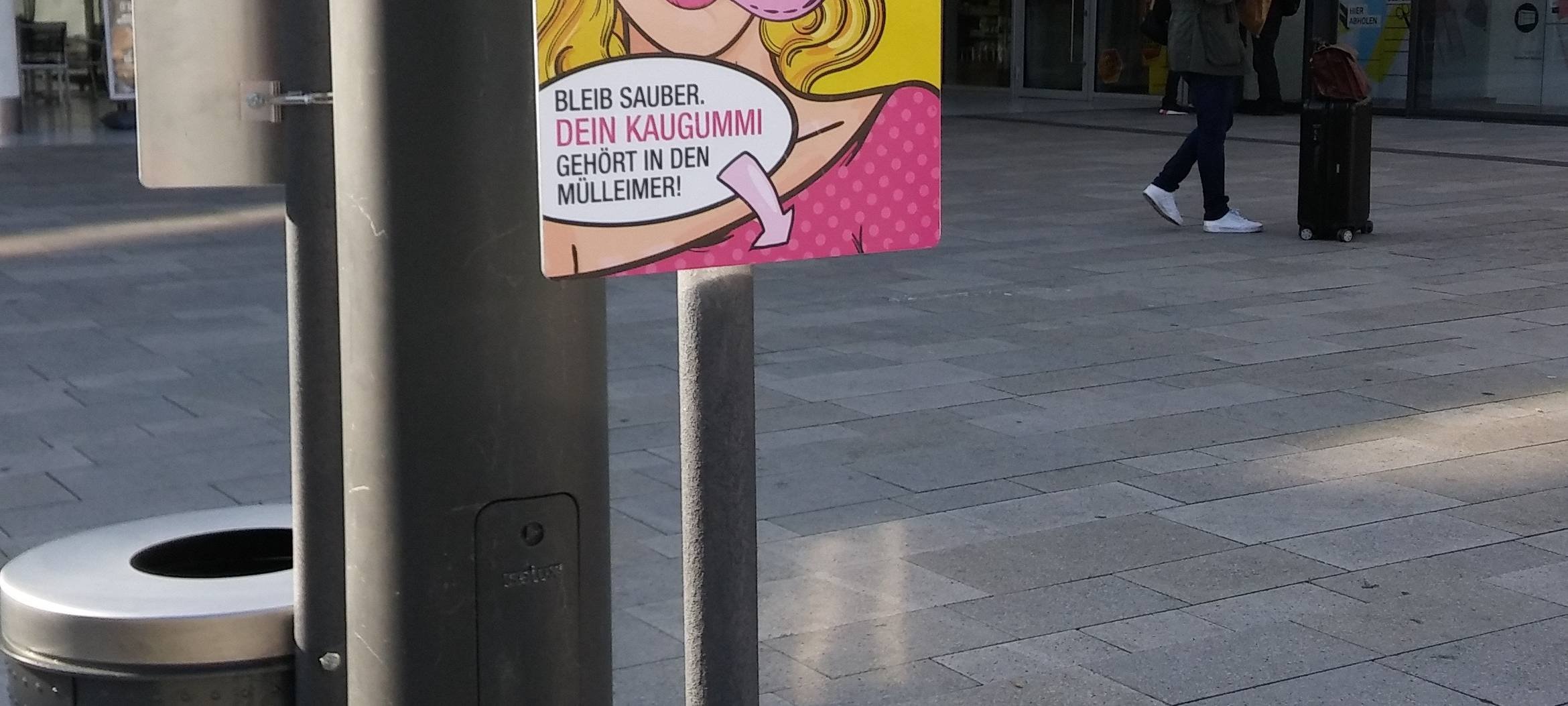 Kaugummi-Wände gegen fleckiges Pflaster