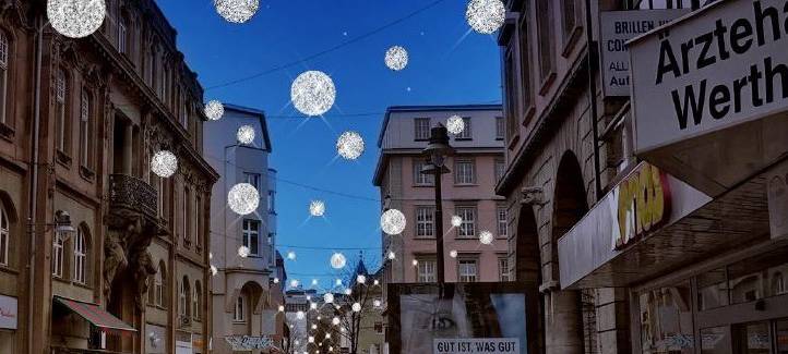 Engels-Geburtstag: Werth leuchtet rot