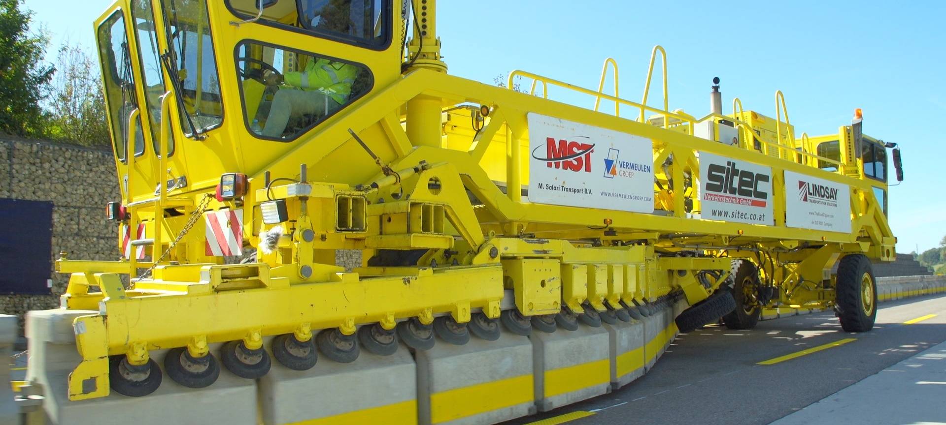 Baustelle an der A535 mit neuem Gerät