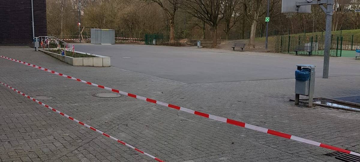 Schulhof wegen Rattenproblem gesperrt