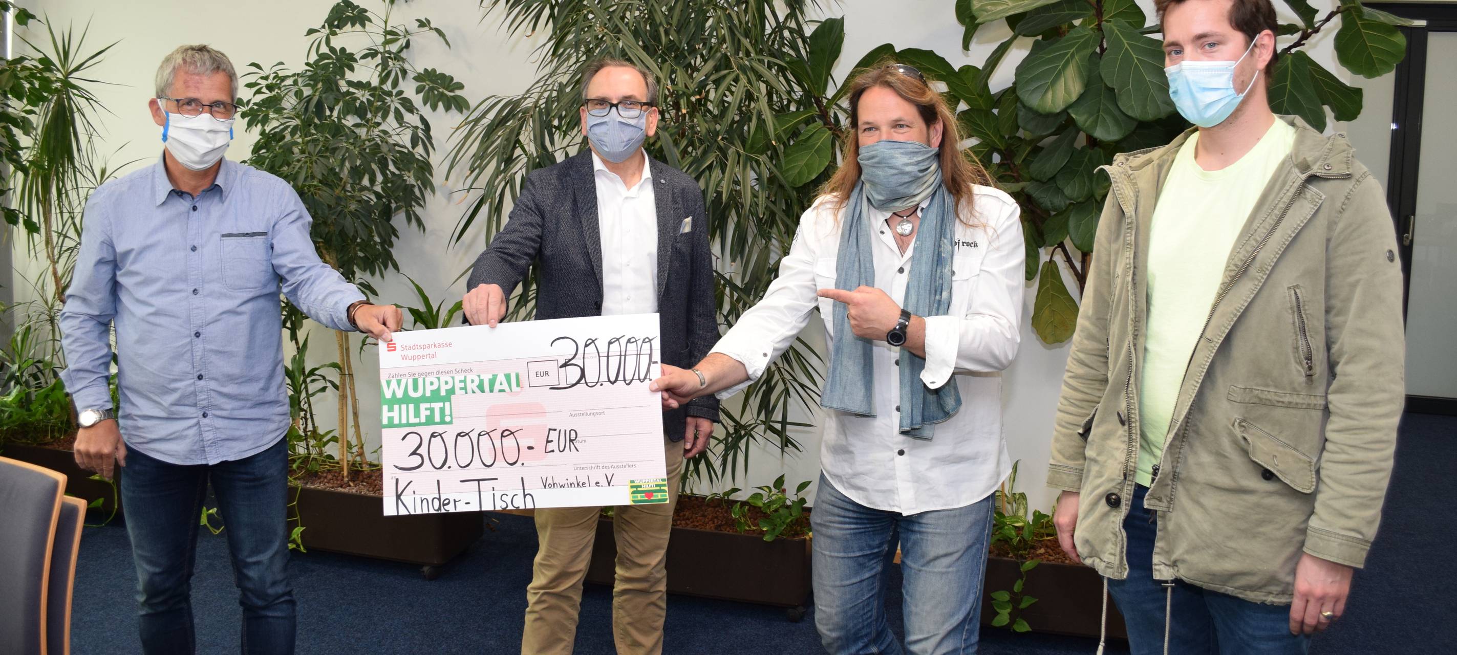 "Wuppertal hilft!" übergibt 30.000 Euro an Kindertafel