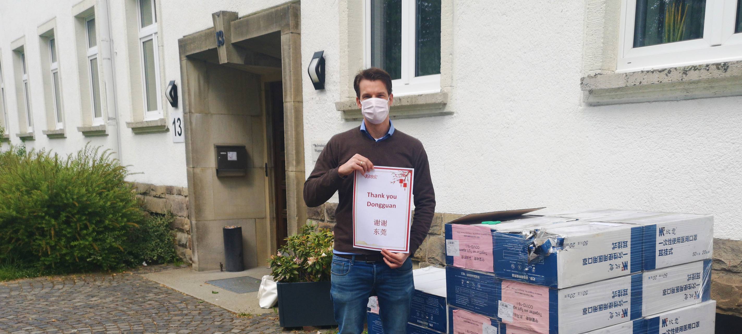 Chinesische Masken für Wuppertaler Gesichter