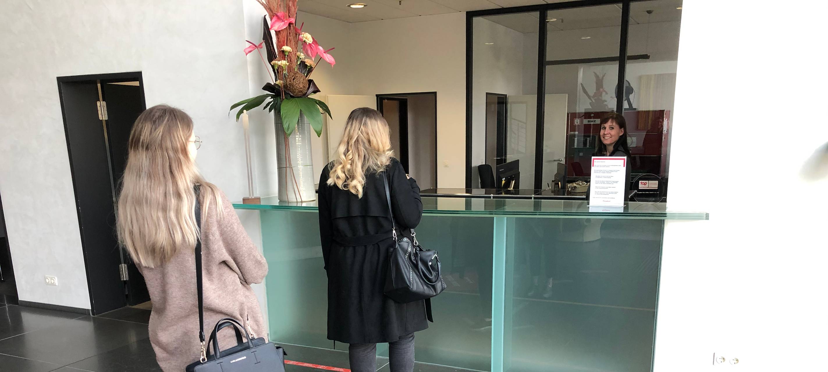 Coroplast entwickelt Klebeband für Corona-Maßnahmen