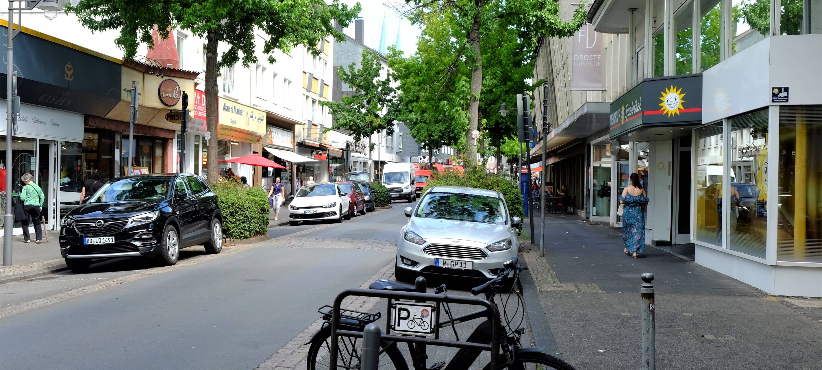 Spezial-Autos scannen Parkplätze