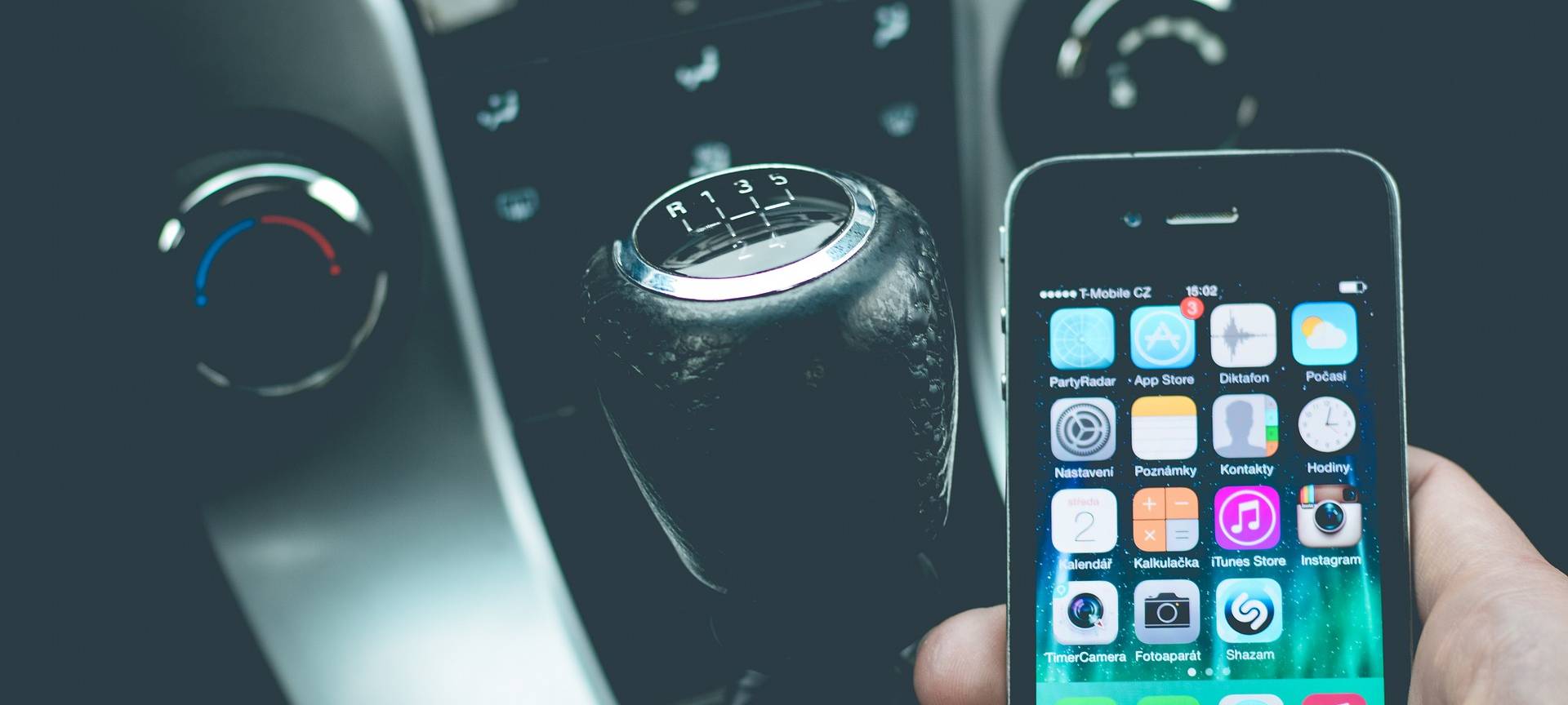 Polizei erwischt viele mit Handy am Steuer