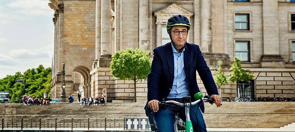Grüne Promis helfen Schneidewind