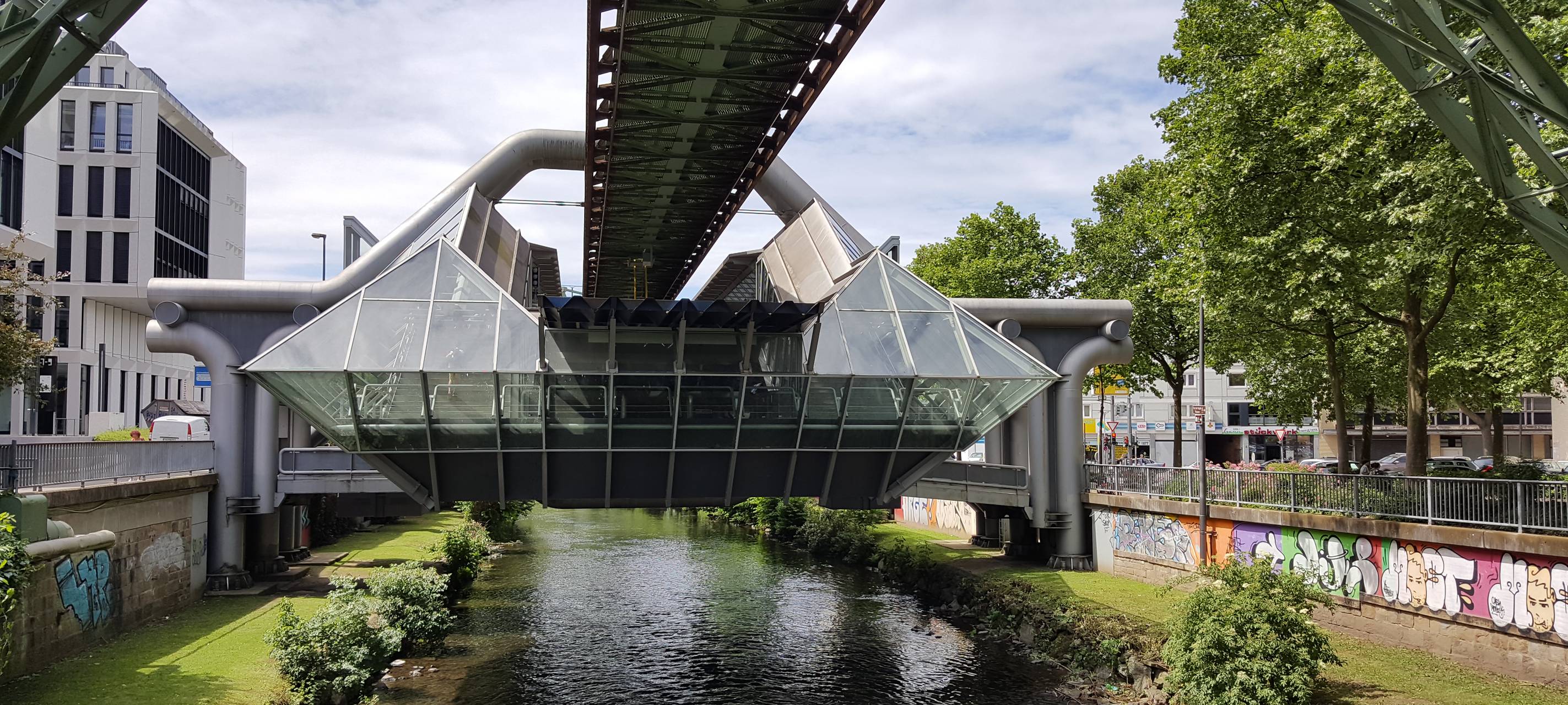 Randalierer stoppte Schwebebahn