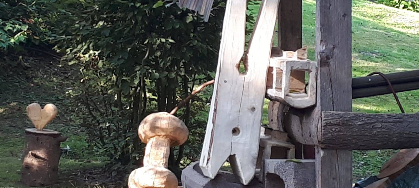 Wuppertaler Koch schnitzt Holz-Skulpturen