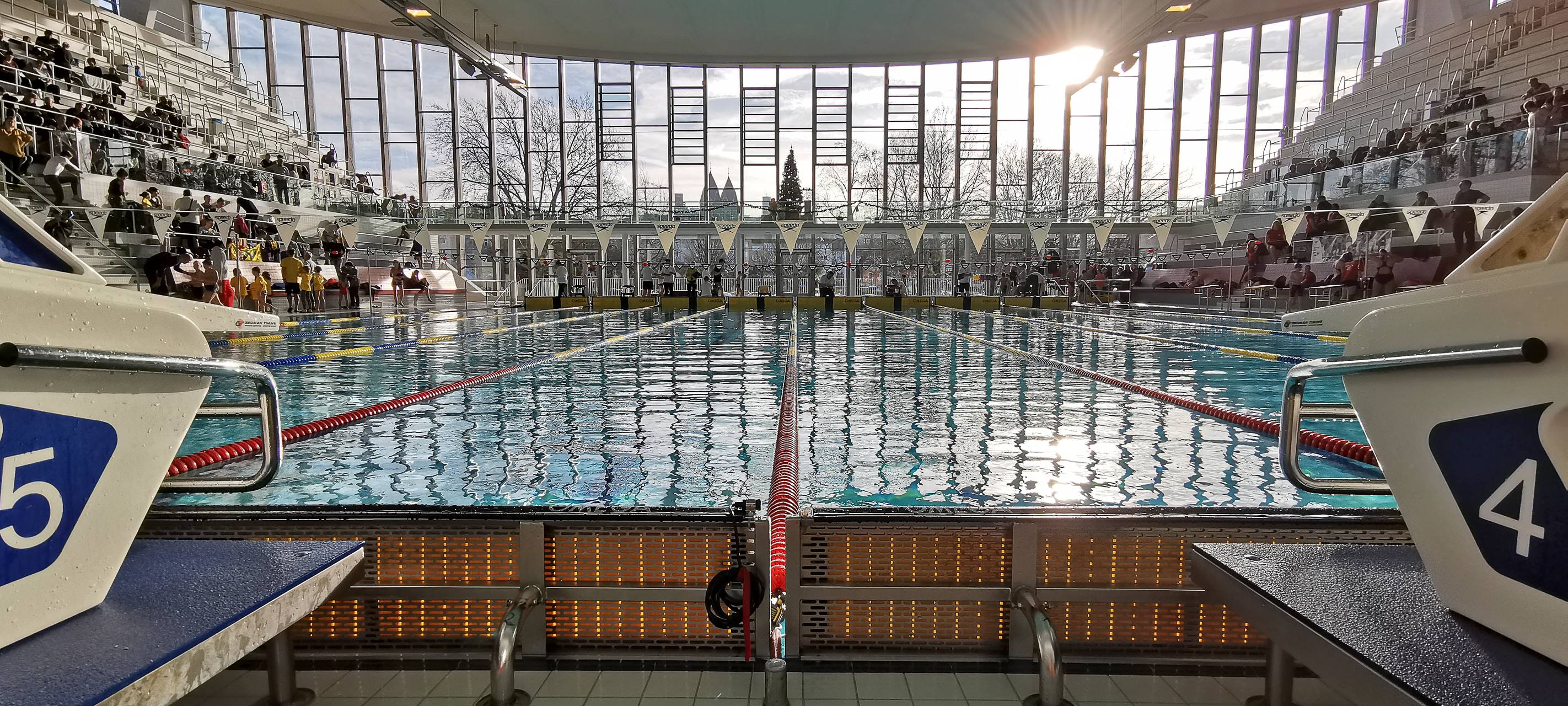 Florian Brauckmann: Schwimmoper