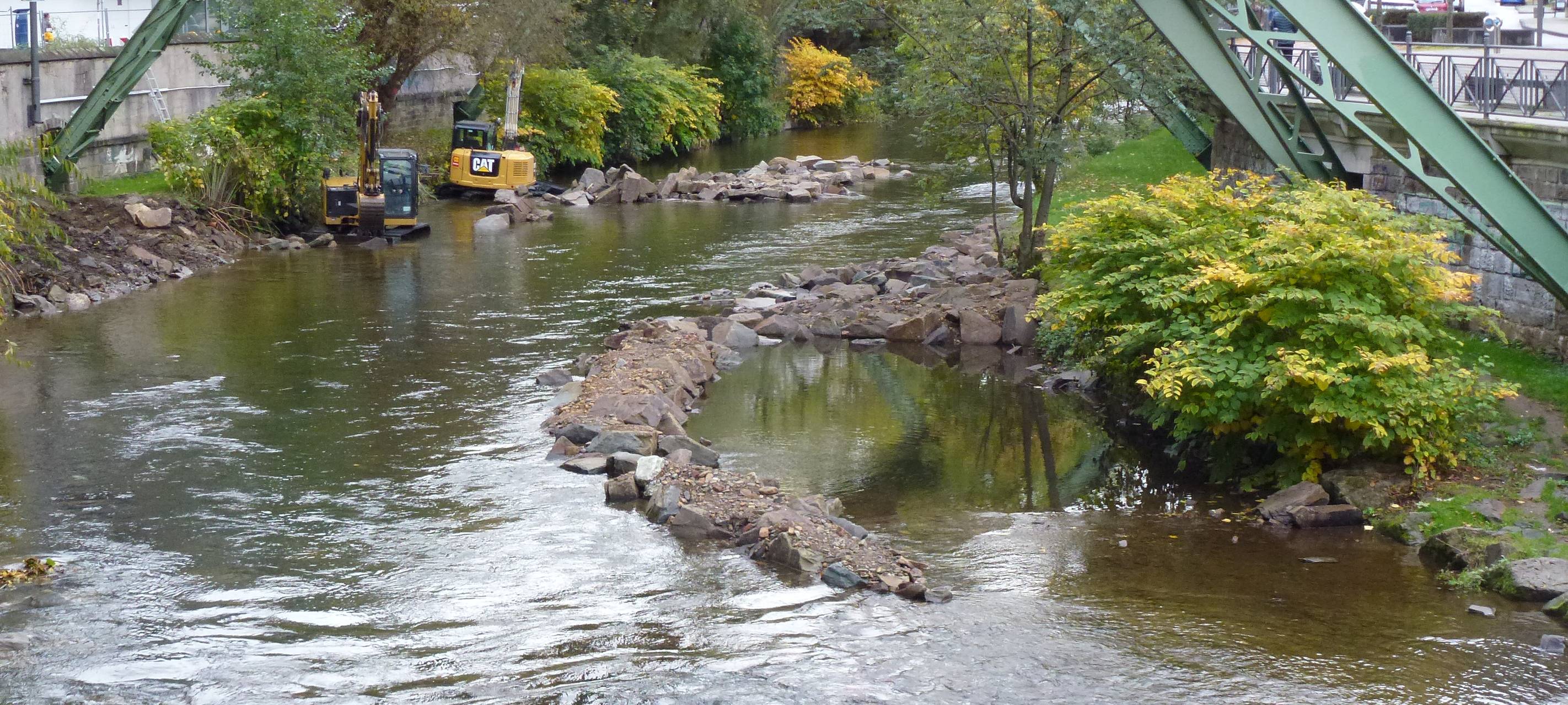 Bagger am Wupperufer können weg