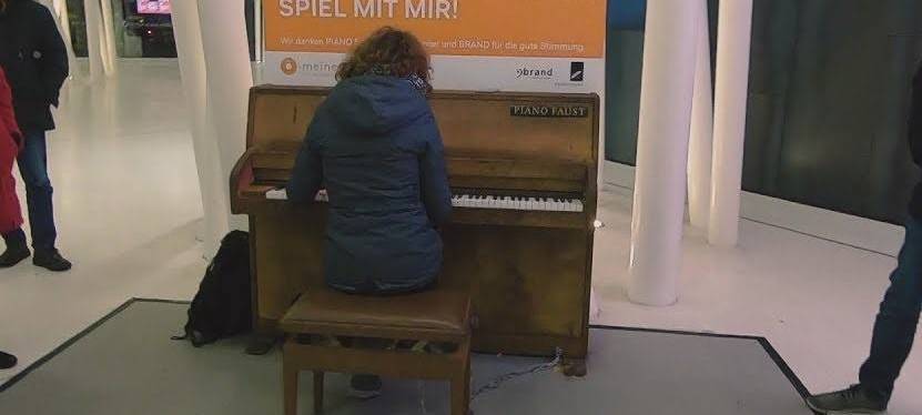 Bahnhofsklavier hat Geburtstag