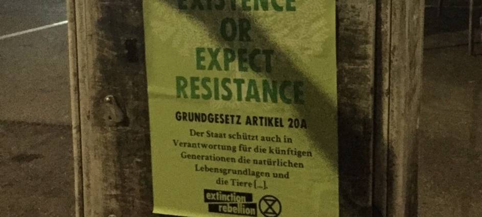 Extinction Rebellion protestiert gegen Black Friday