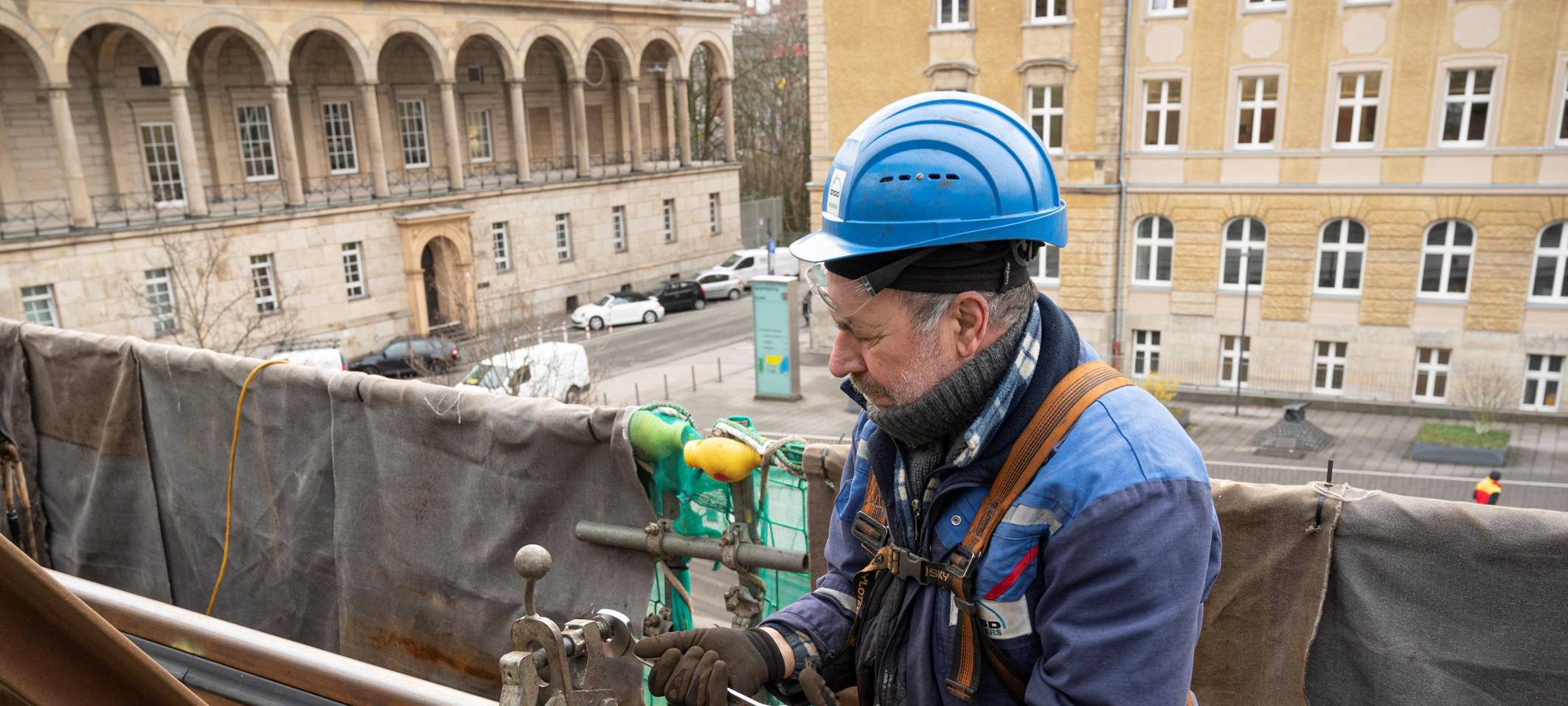 Schwebebahn-Schienen werden repariert