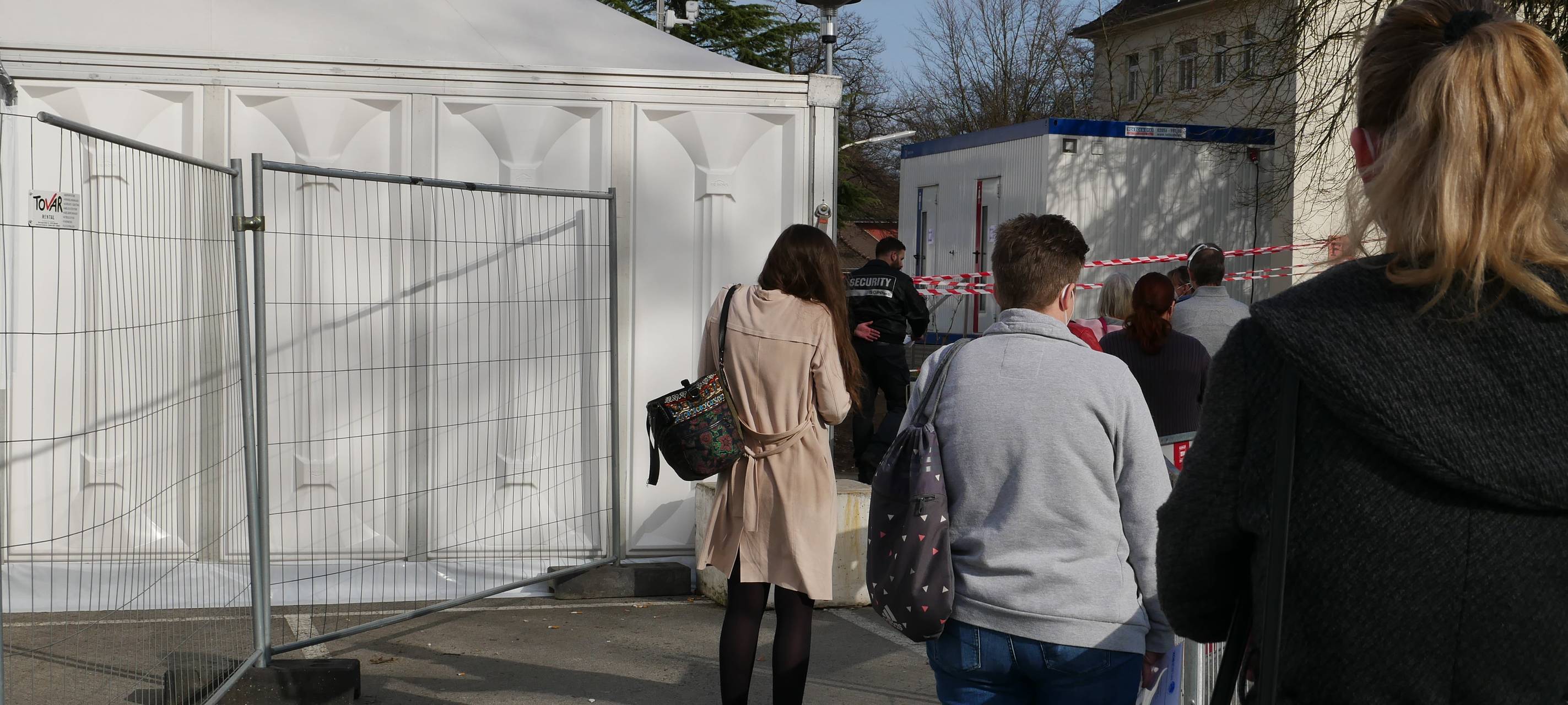 Warten mit Abstand