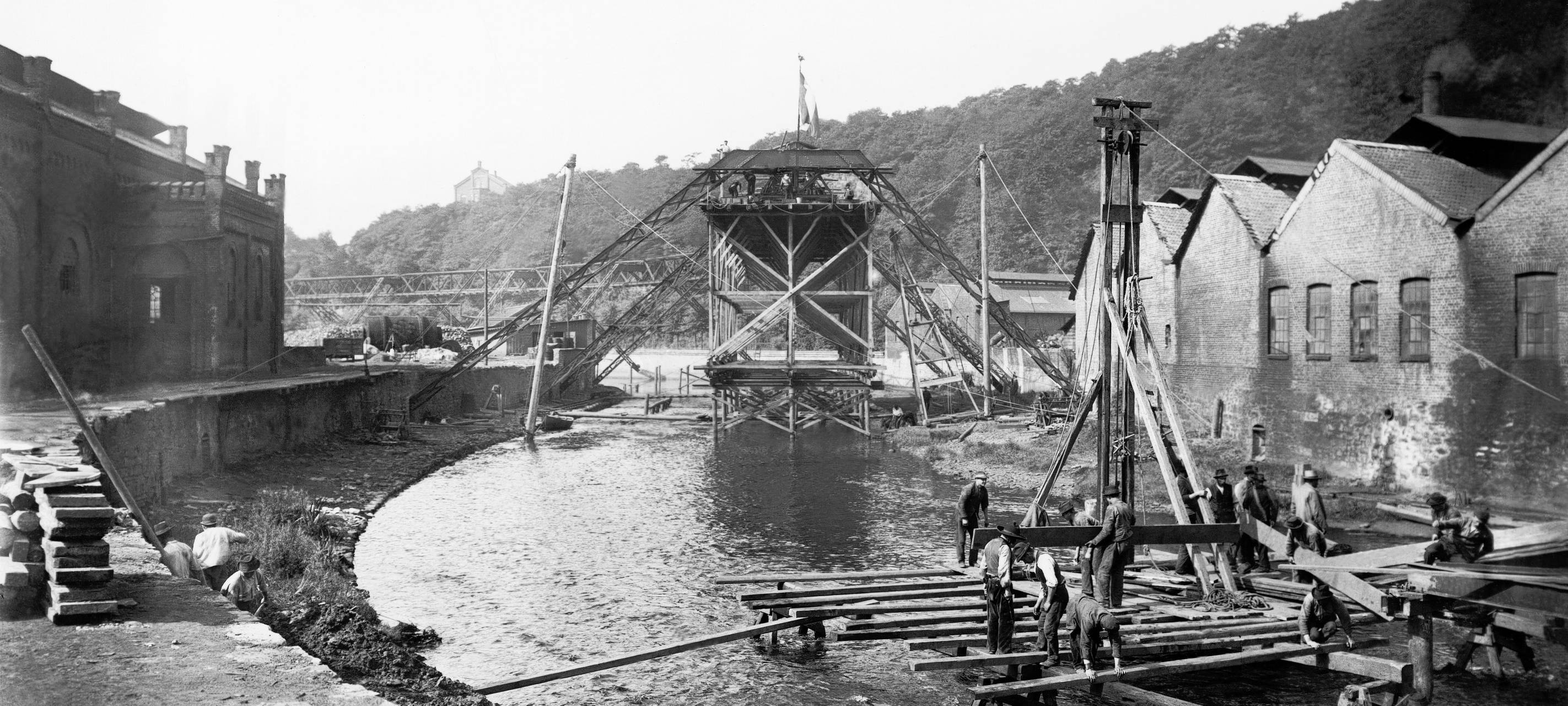 Die Schwebebahn wird 120 Jahre alt