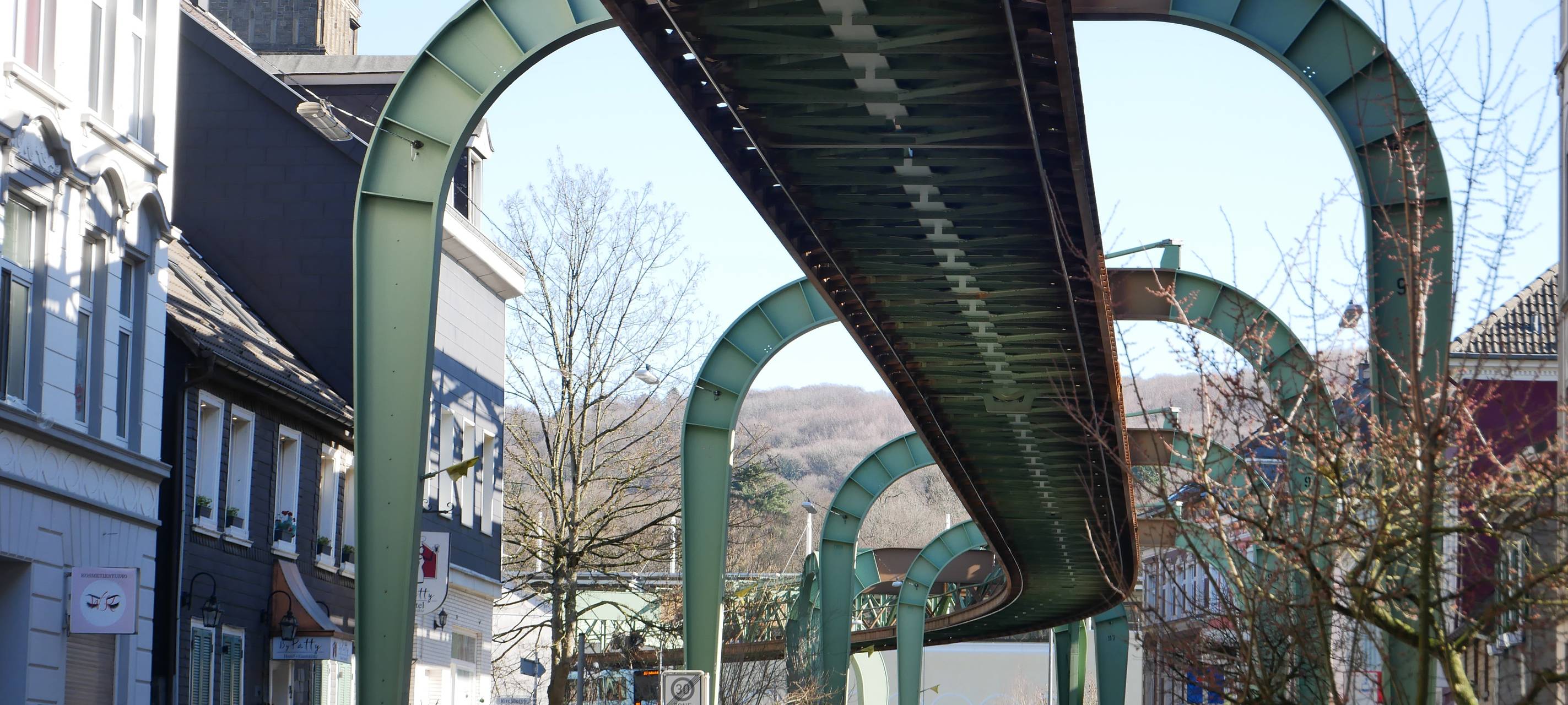 Computerfehler legt Schwebebahn lahm