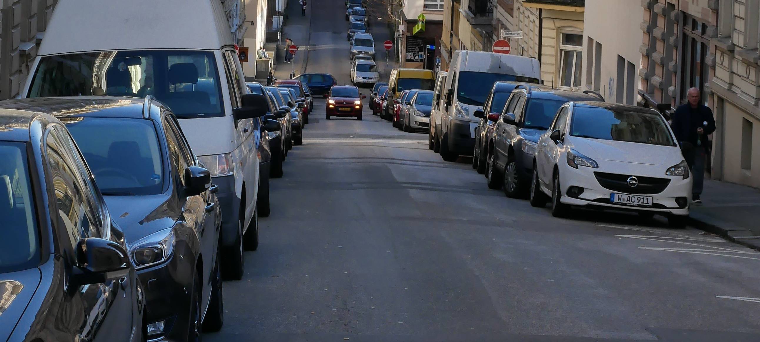 Gehwegparken: Kritik am Ordnungsamt