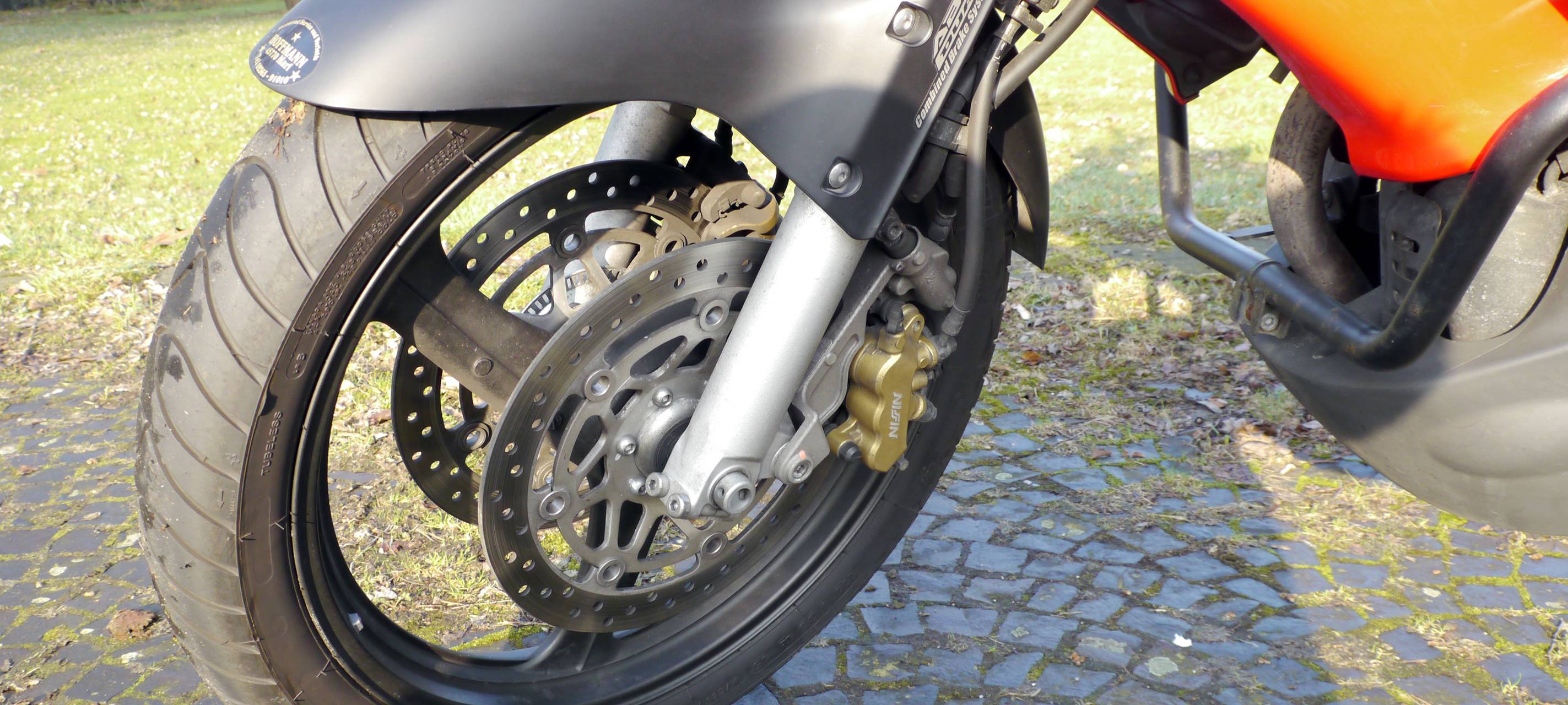 Motorradsegnung auf dem Laurentiusplatz