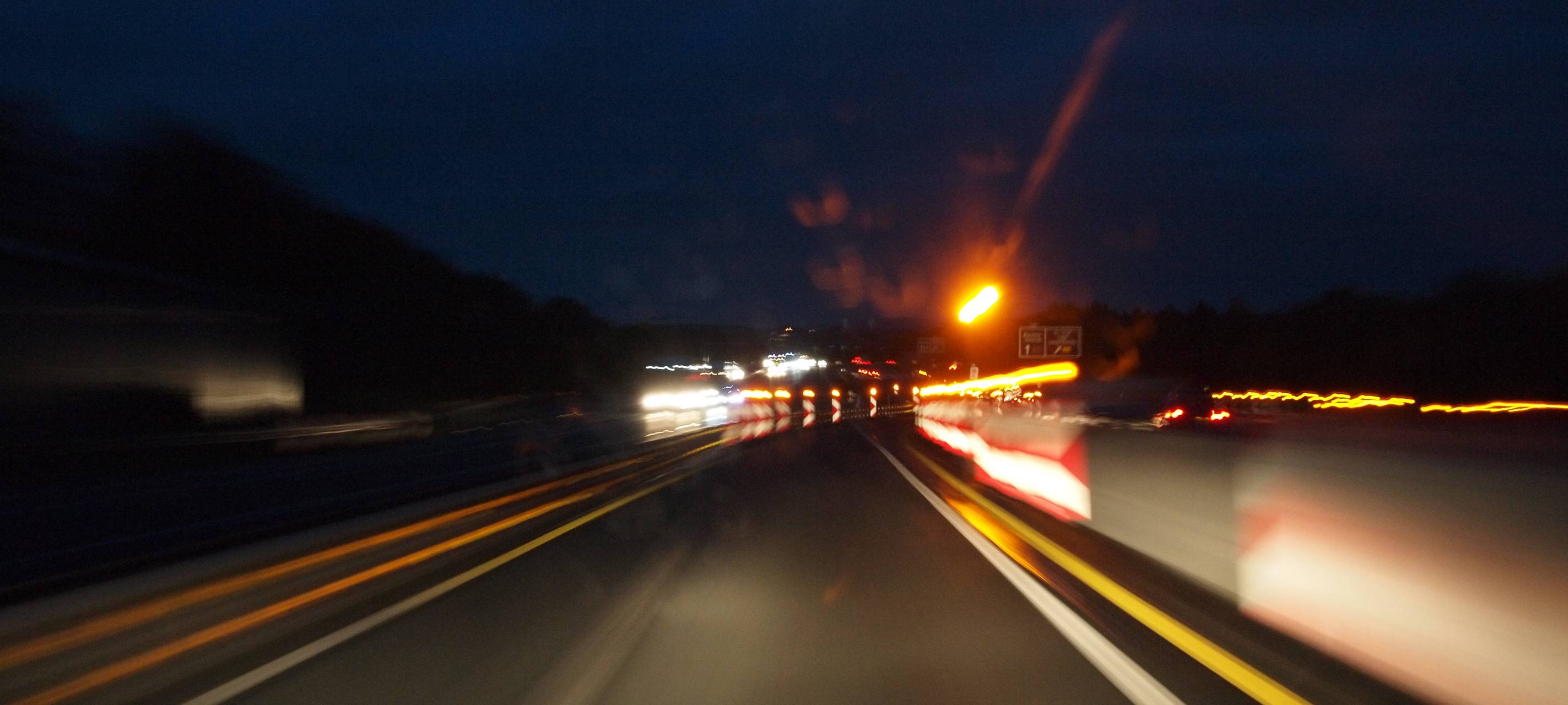 Nächtliche Autobahn-Arbeiten