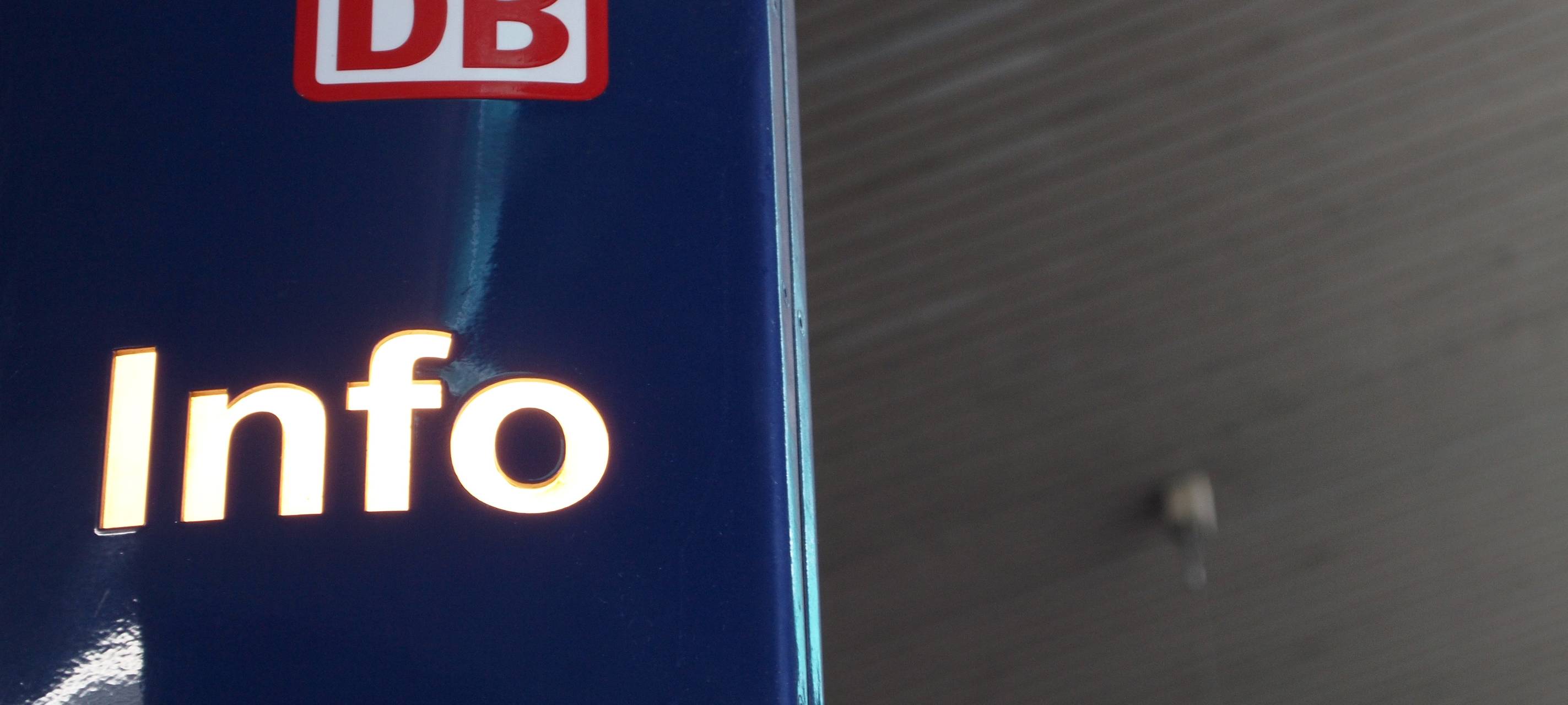 Lindh kritisiert Pläne für DB-Reisezentrum