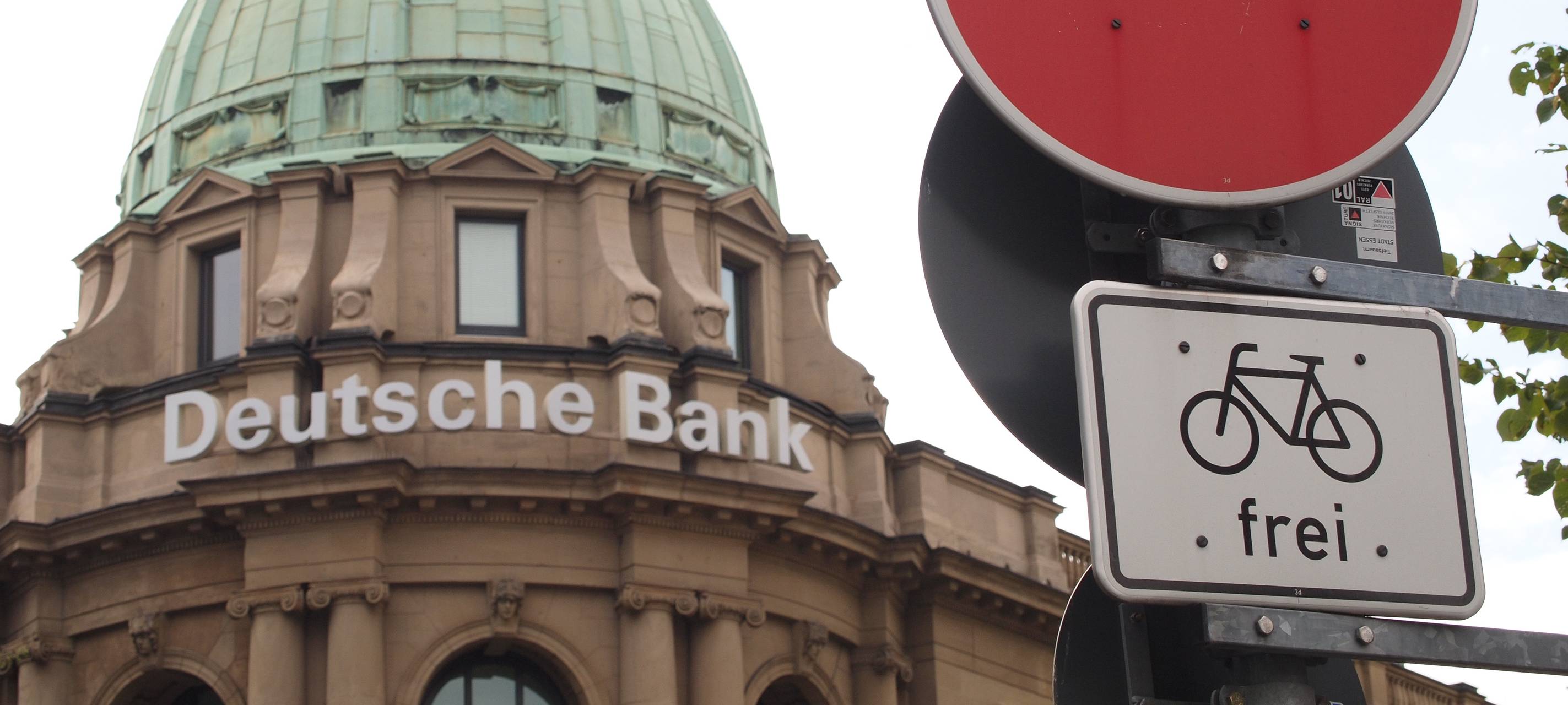 Deutsche Bank hilft bei der Tafel mit