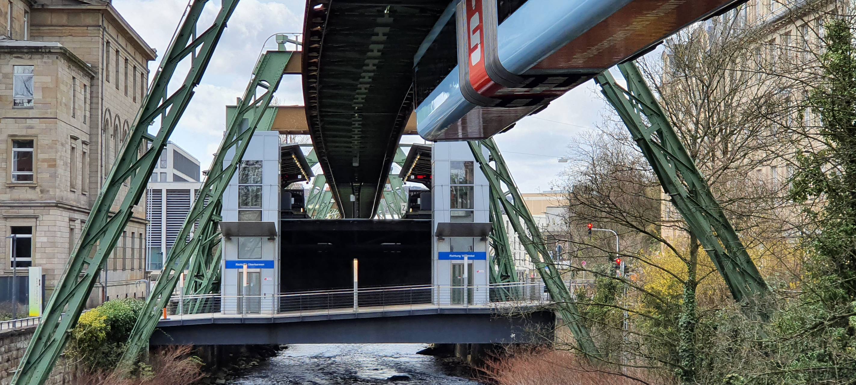 Schwebebahn kann wieder fahren