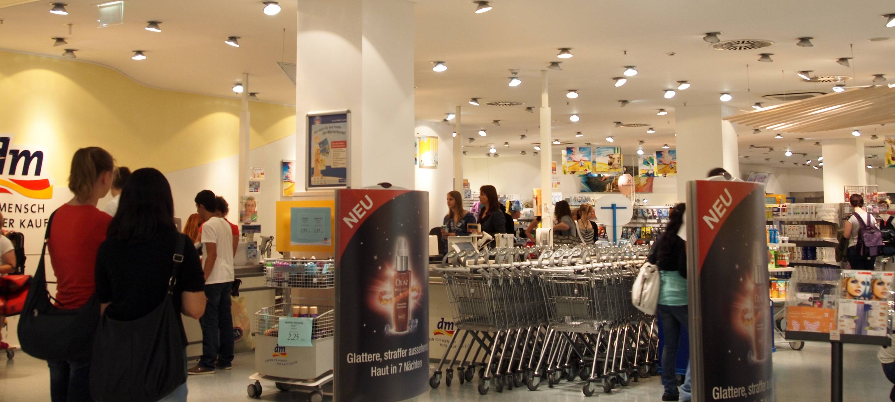 dm verteilt Spenden für Lokale Projekte