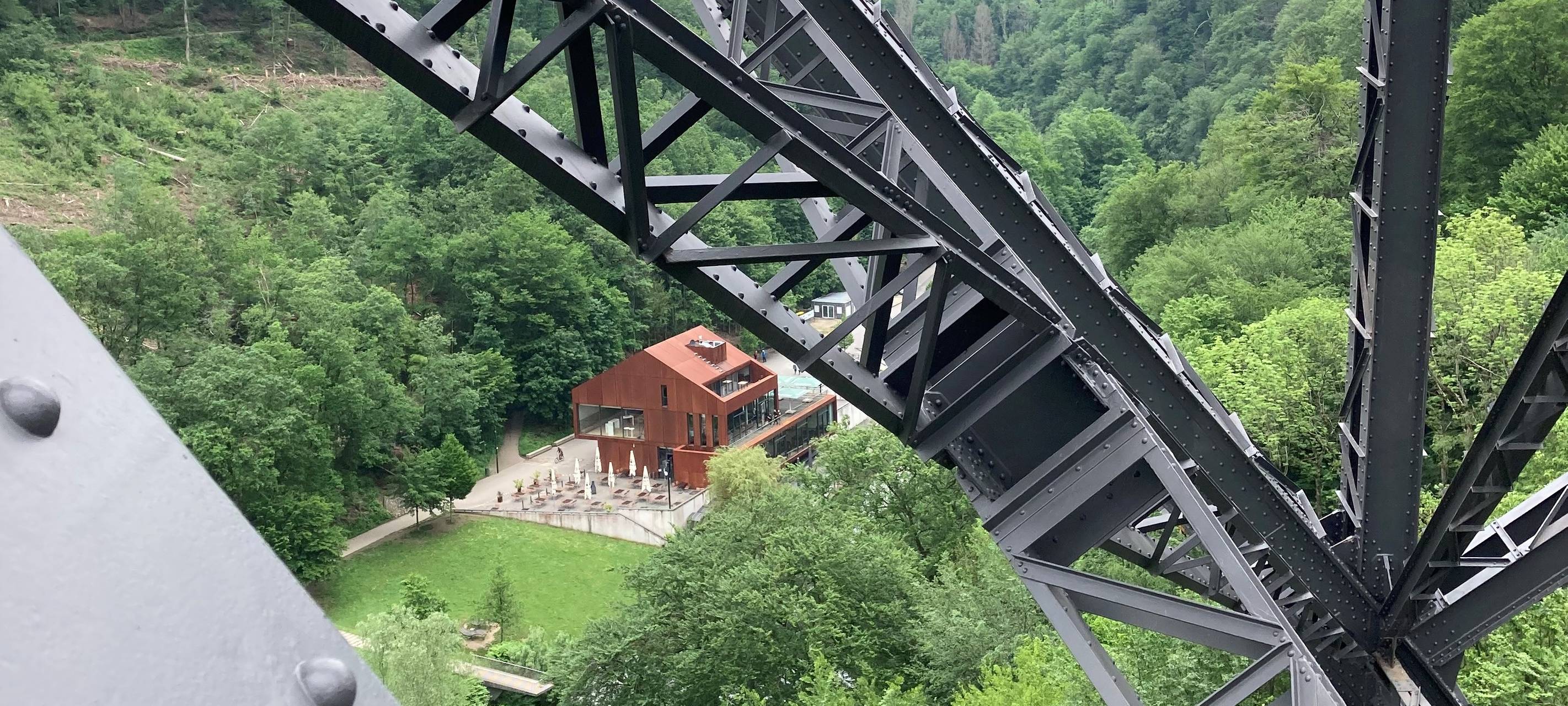 Der Brückensteig: 107 Meter über der Wupper