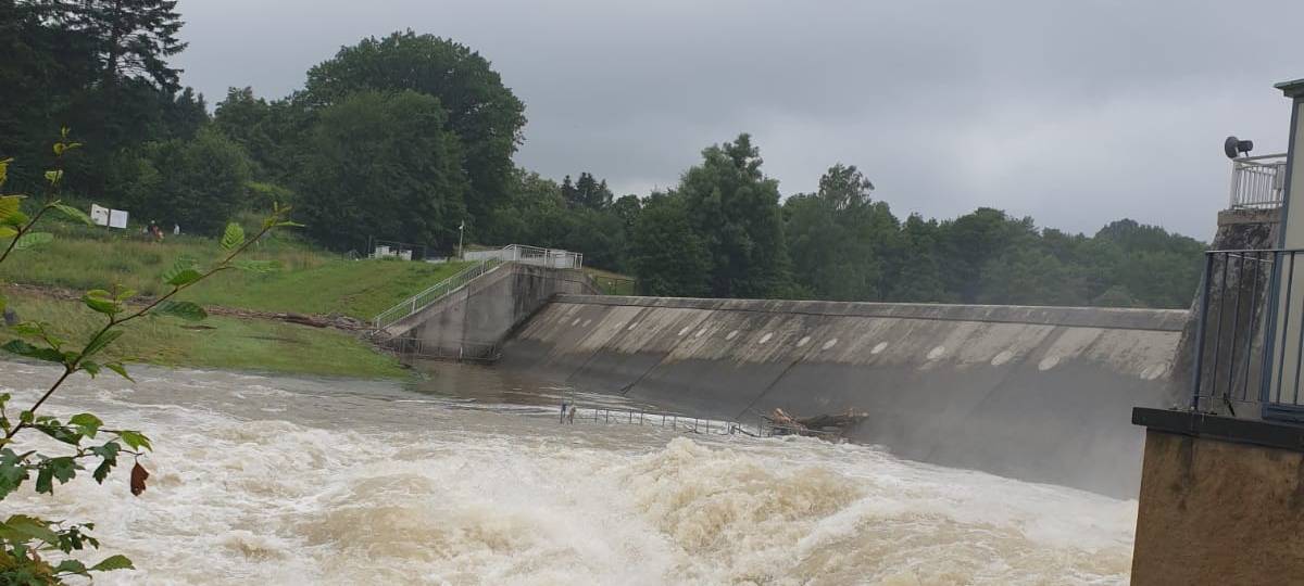 Auto statt Telefon während der Flut