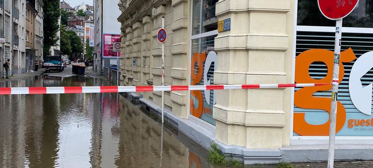 Feuerwehr und Einsatzkräfte im Dauereinsatz